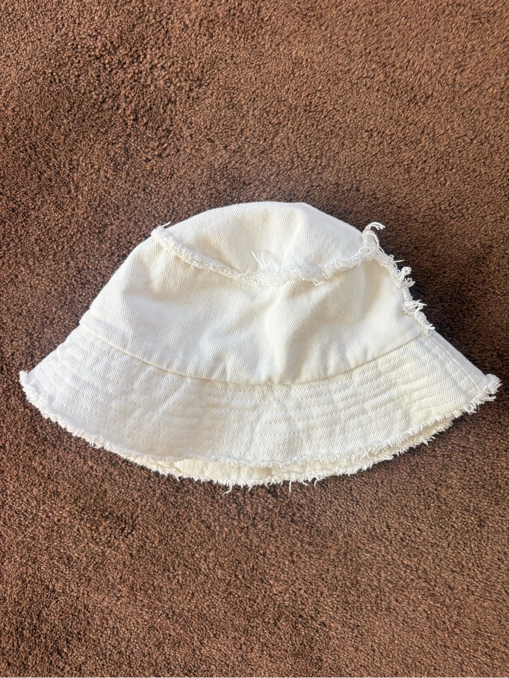 Women’s White Frayed-Edge Bucket Hat